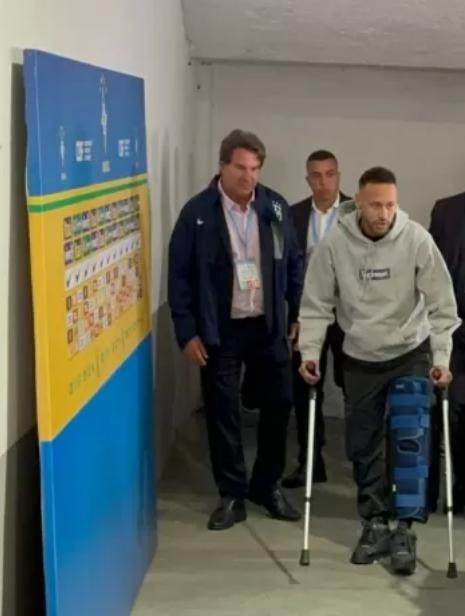 开云平台-内马尔重伤巴西人反应不一 有人说他职业生涯完了